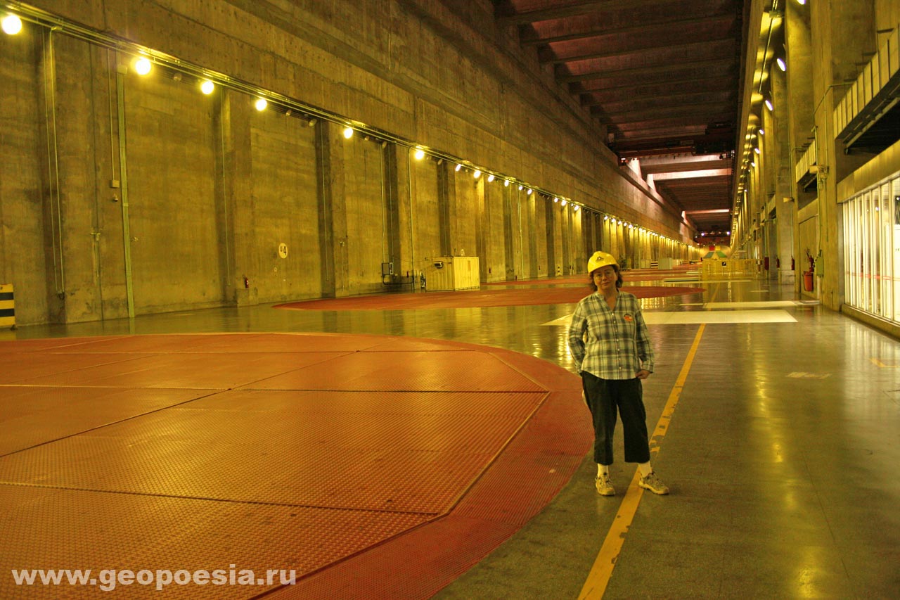 фото турбинного зала, Итайпу