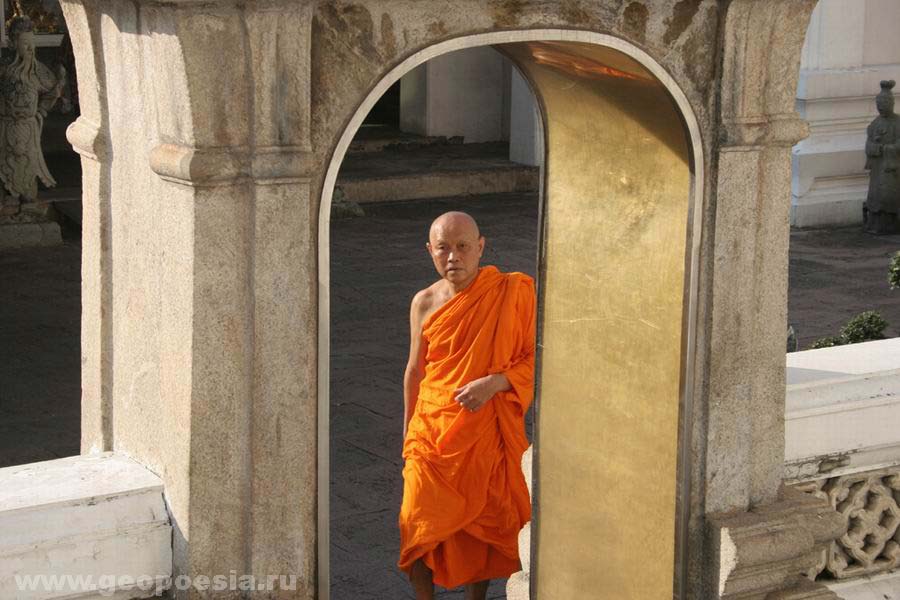 Фото буддийского монаха