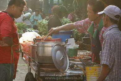 Полевая кухня на Цветочном рынке Бангкока