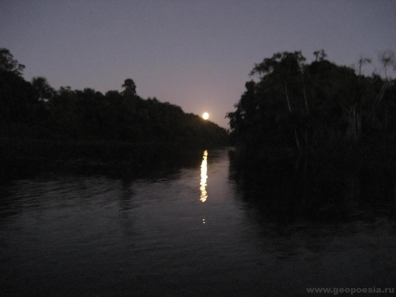 Фото луны над Ориноко